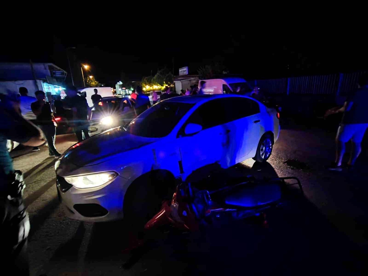 Gaziantep\'te otomobil ile motosiklet çarpışması: 2 yaralı