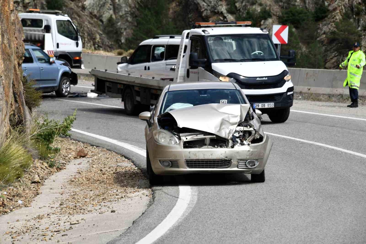 Gümüşhane-Giresun karayolunda trafik kazası: 4 yaralı