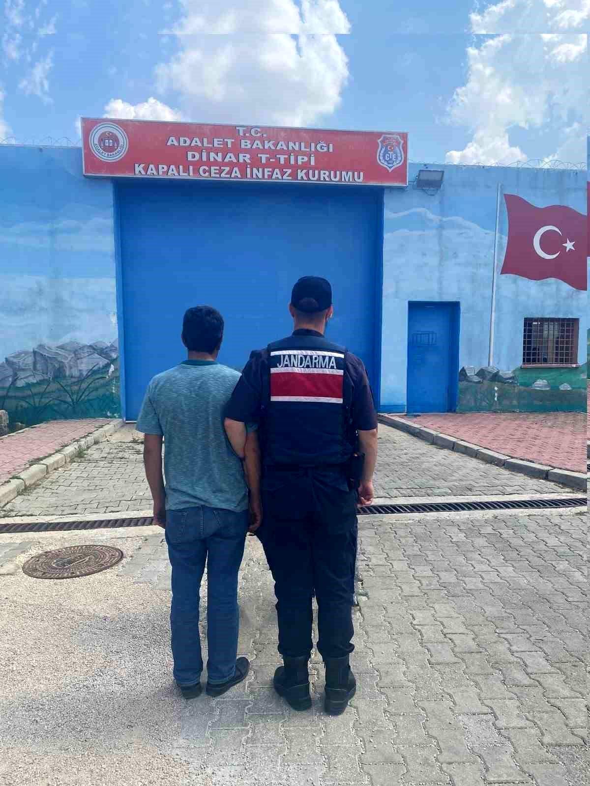Afyonkarahisar\'da kasten yaralama suçundan aranan şahıs jandarmanın takibi ile yakalandı