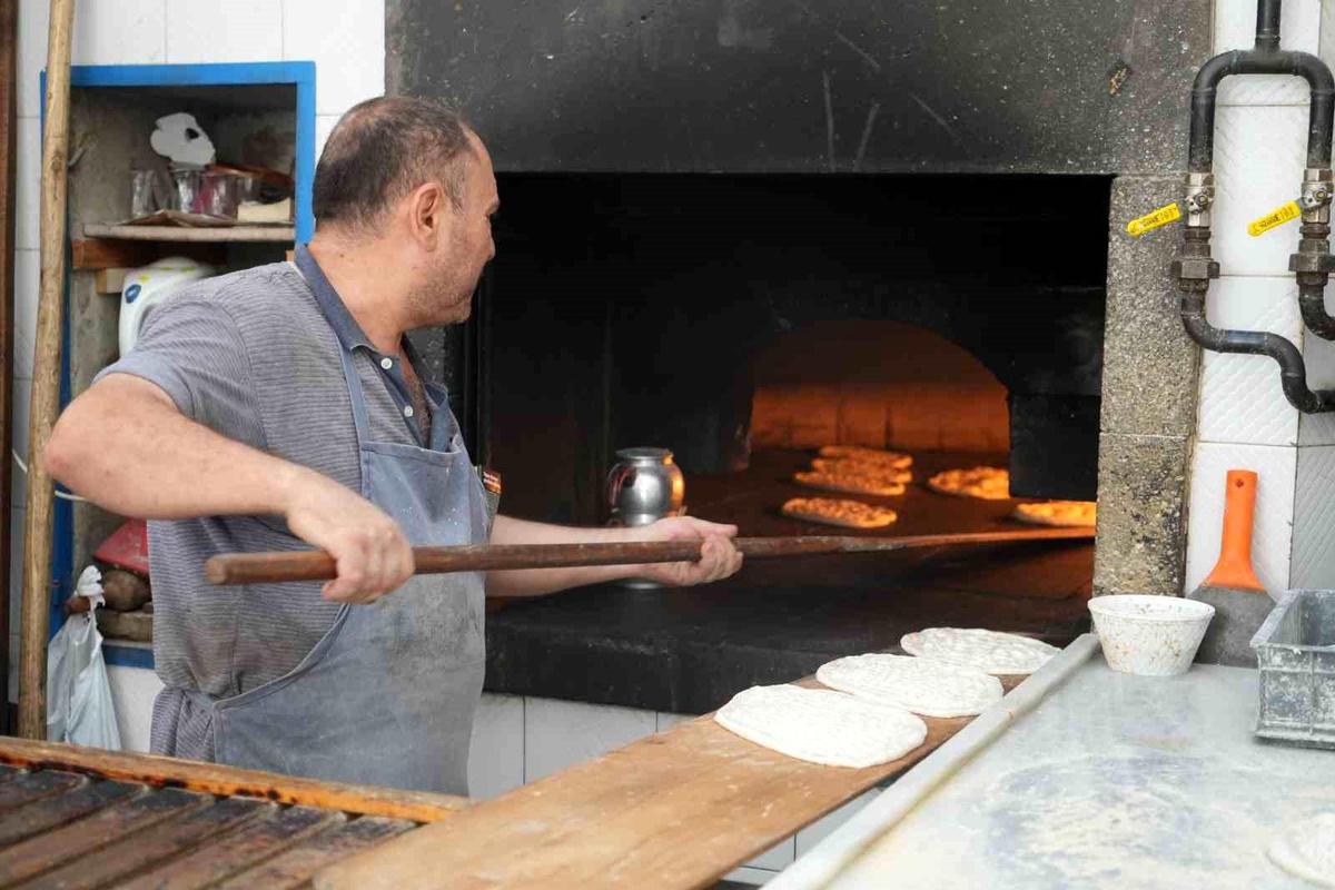 Kilis\'te 40 Derece Sıcaklıkta Fırıncılar Zorlu Mesai Yapıyor