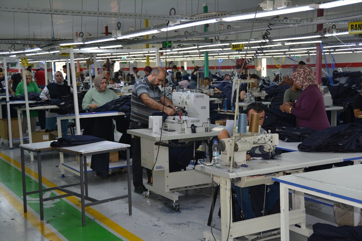 Bitlis\'te Devlet Desteğiyle Kurulan Tekstil Fabrikası 130 Kişiye İstihdam Sağlıyor