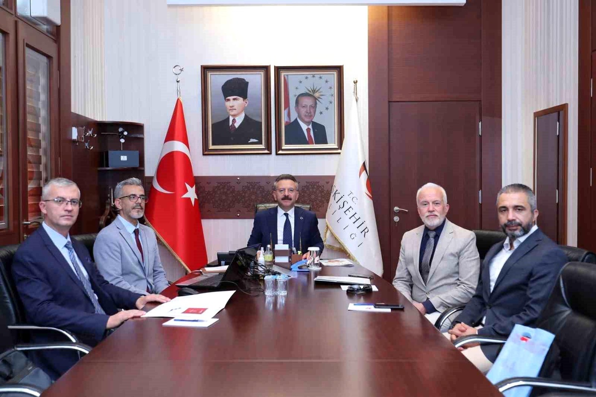 Eskişehir Valisi Hüseyin Aksoy Başkanlığında Sağlık Hizmetleri Değerlendirildi