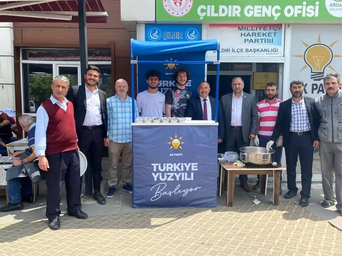 Ak Parti Çıldır İlçe Başkanlığı Muharrem Ayı\'nda Vatandaşlara Aşure Dağıttı