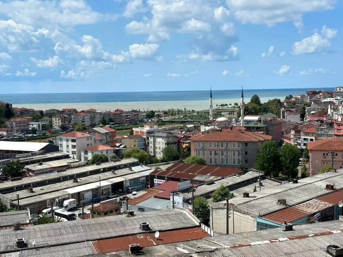 Alaplı\'da yoğun yağışlar deniz çamur rengine büründü