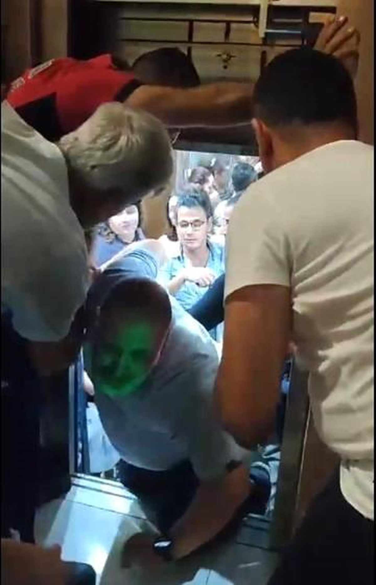 Mersin\'de Mahsur Kalan 10 Kişi İtfaiye Tarafından Kurtarıldı