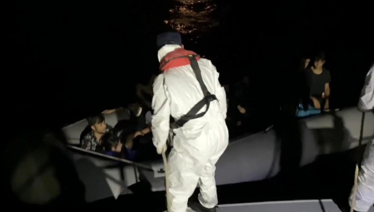 Çanakkale\'de Sahil Güvenlik ekipleri 8 kaçak göçmeni yakaladı