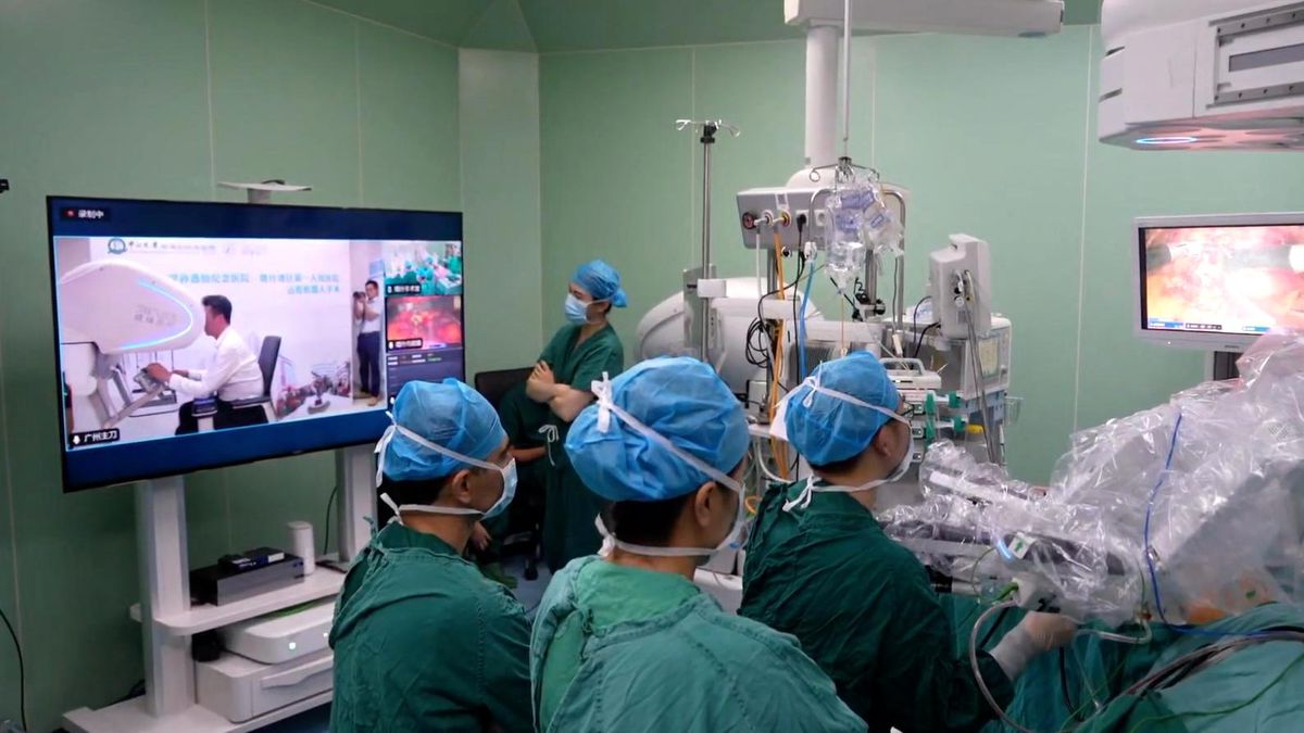 Çinli Doktor, 5G Destekli Robotik Cerrahi ile Uzak Mesafedeki Ameliyatı Başarıyla Tamamladı