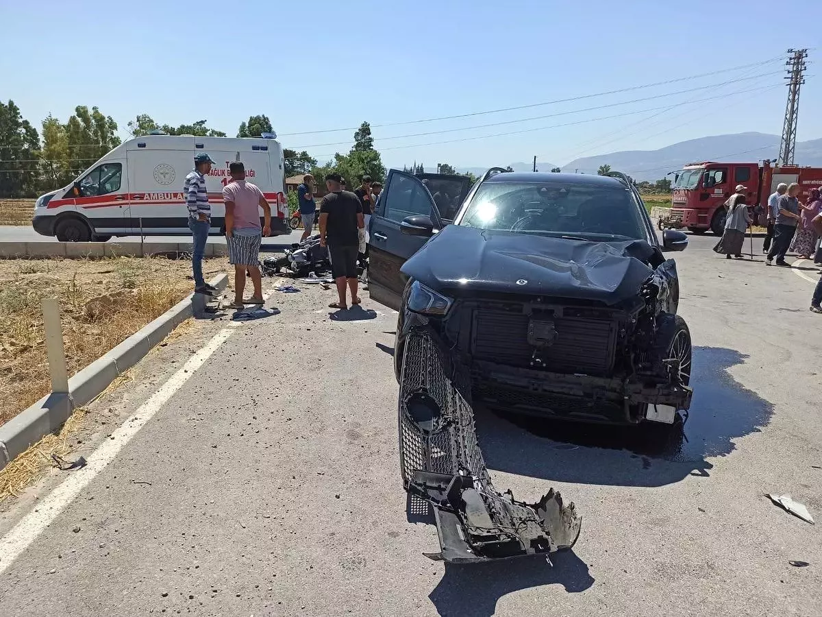 Hatay\'da ciple çarpışan motosikletteki 1 kişi öldü, 1 kişi yaralandı