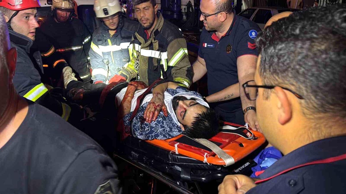 İzmit\'te Kırmızı Işıkta Geçen Motosiklet Kazası: 1 Ölü, 1 Yaralı