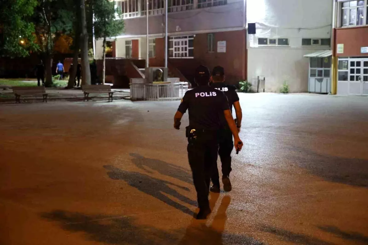 Konya\'da Parkta Tartışma: 1 Kişi Vuruldu, Polise Ateş Açıldı