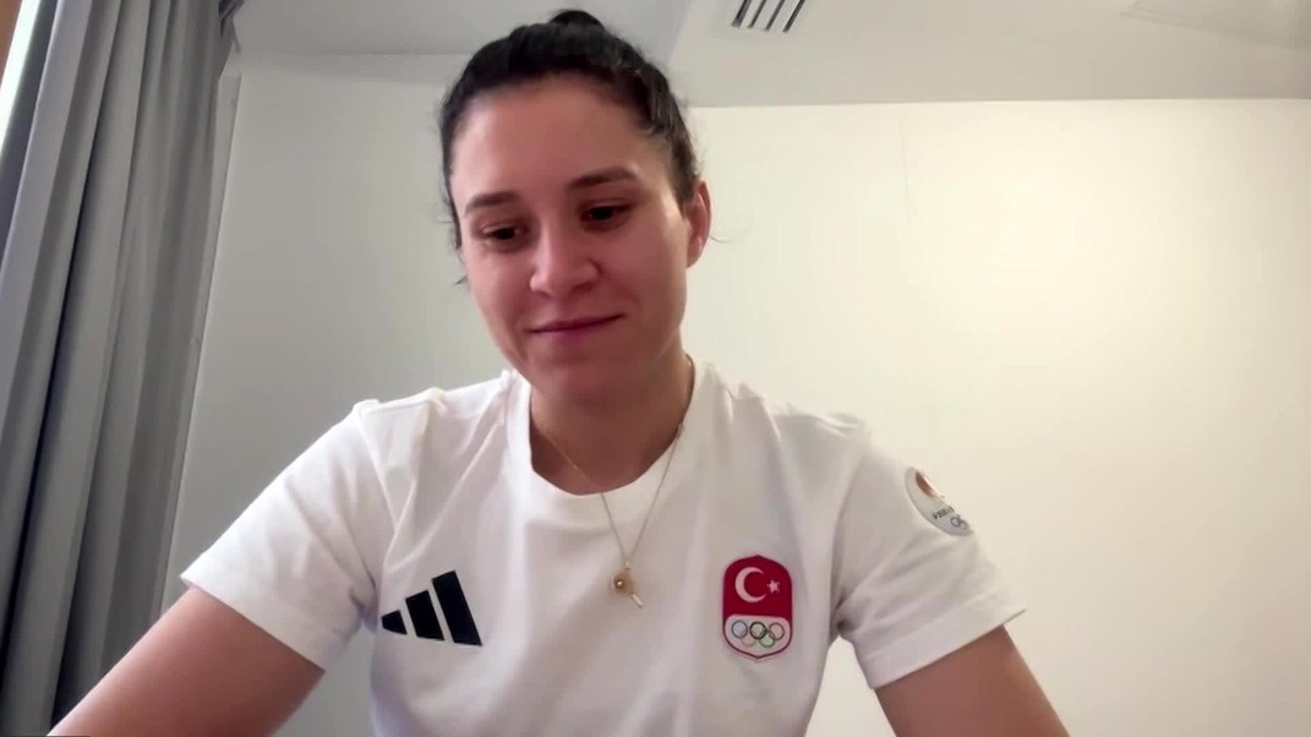 Türk Sporcuları Paris\'teki 2024 Yaz Olimpiyatları\'nda Dostluk ve Birlik Temalarına Vurgu Yaptı