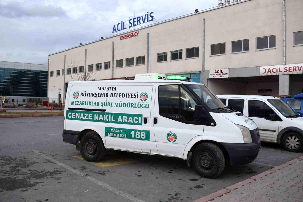 Malatya\'da Ambulansın Çarptığı Kadın Hayatını Kaybetti