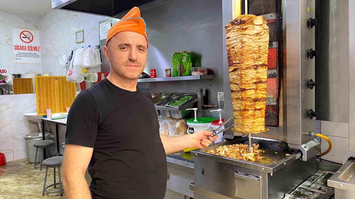 Aydın\'da Sıcak Hava Döner Ustalarını Etkiliyor
