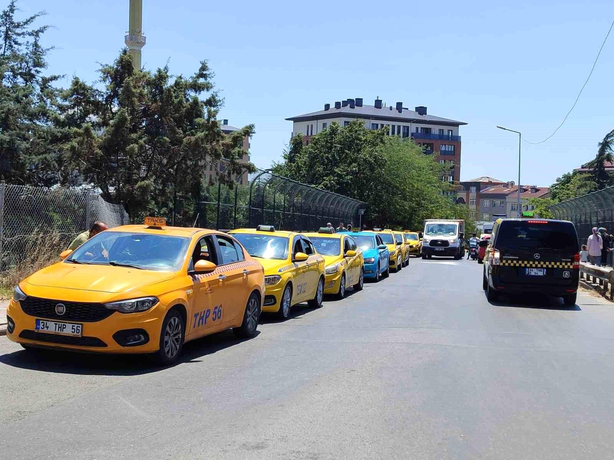 İstanbul\'da Taksicilere Zam Kararı Sonrası Taksimetre Güncellemesi