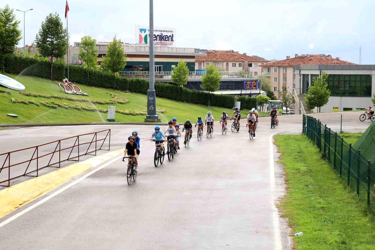 Sakarya Büyükşehir Belediyesi Bisiklet Altyapısıyla Geleceğin Bisikletçilerini Yetiştiriyor