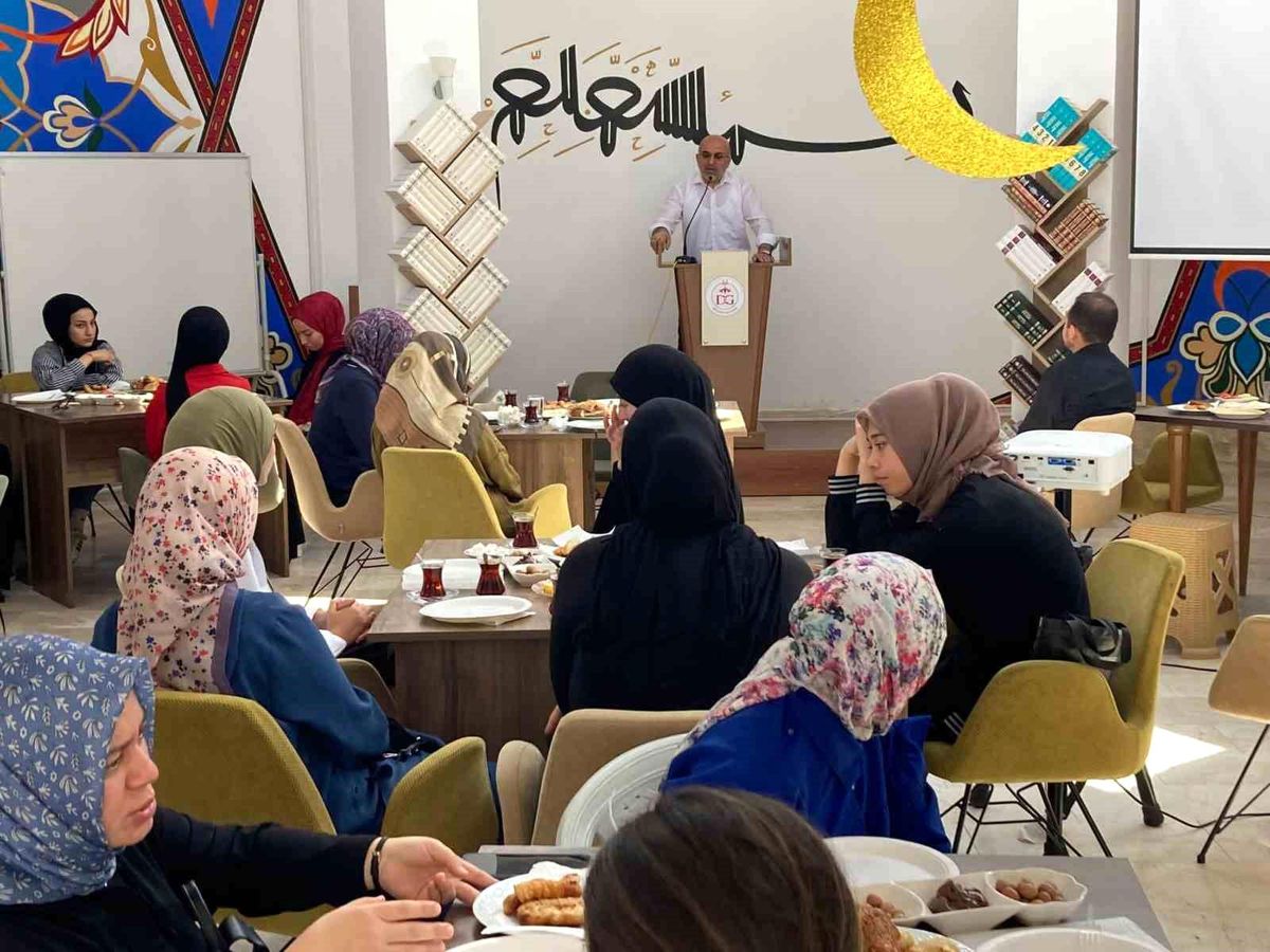 Afyonkarahisar İl Müftülüğü Liseli Öğrencilere Kahvaltı Programı Düzenledi