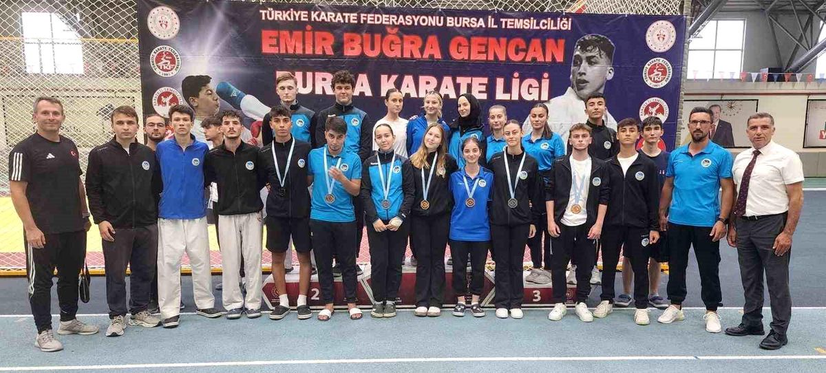 Sakarya Büyükşehir Belediyesi Karate Takımı İller Arası Karate Ligi\'nde Başarıya Ulaştı