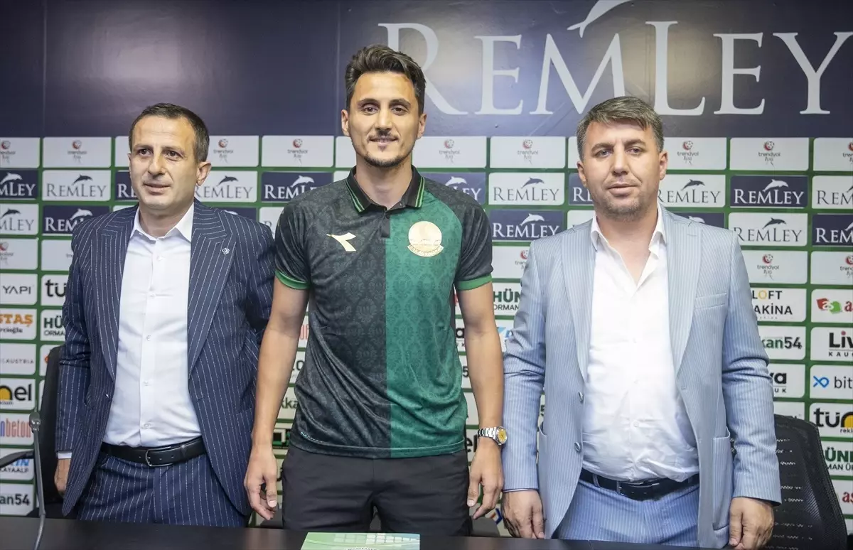 Sakaryaspor, Mustafa Pektemek\'i transfer etti