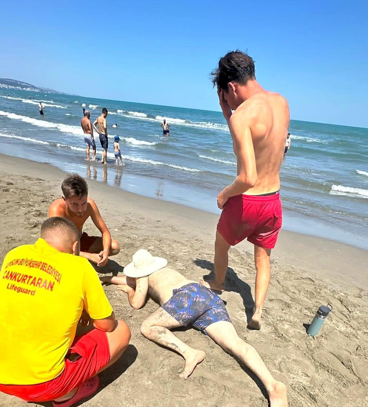 Samsun\'da Serinlemek İçin Denize Giren 3 Kişi Boğulma Tehlikesi Geçirdi
