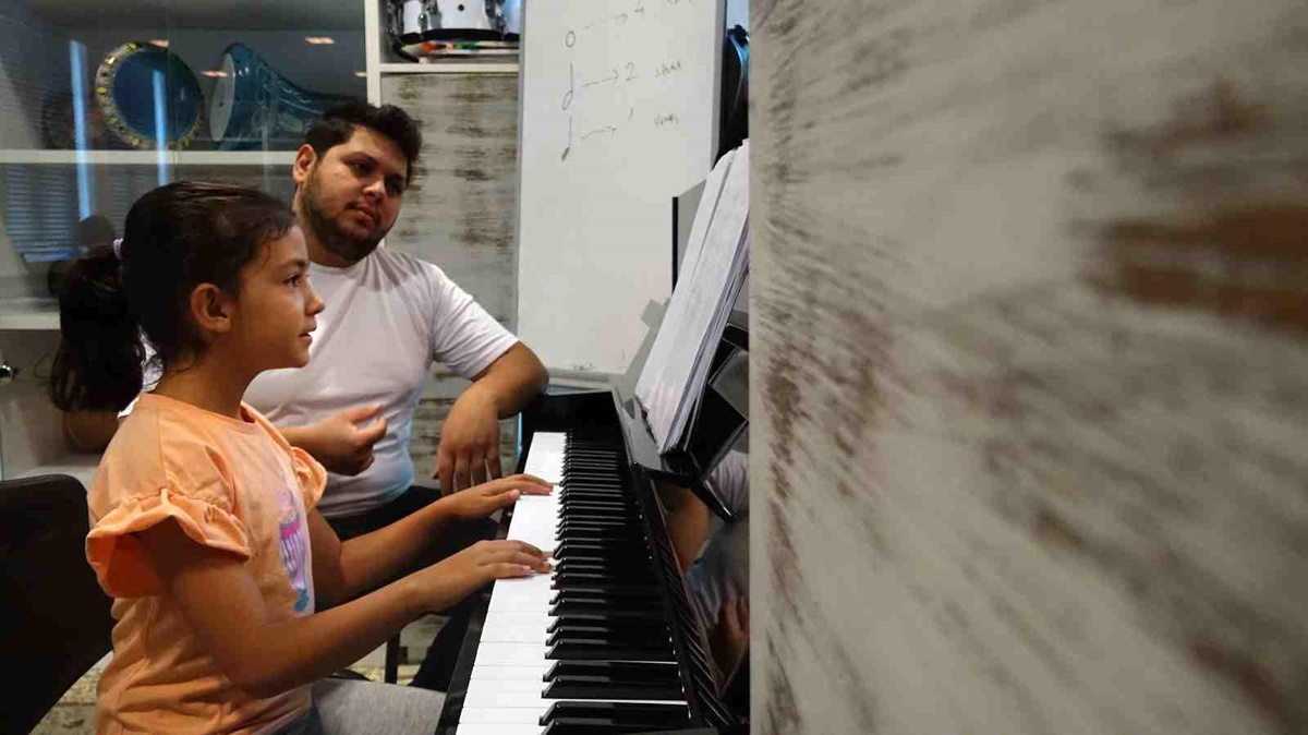 Gaziantep\'te Çocuk Sanat Merkezi, Müzik Atölyeleriyle Yetenekli Öğrencilere Destek Oluyor