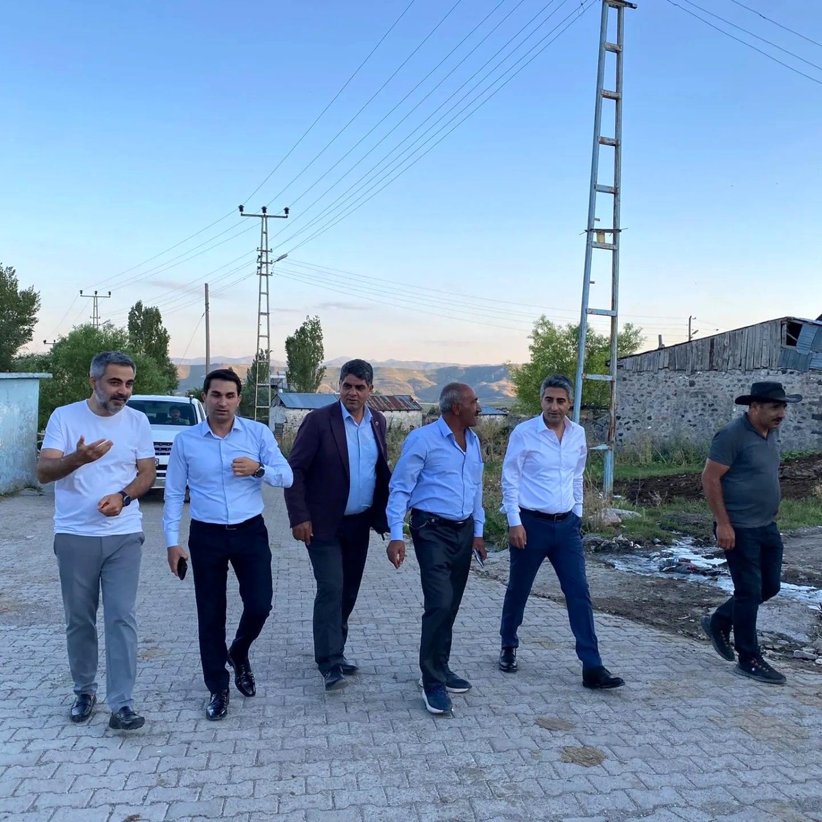 Sarıkamış Kaymakamı Enis Aslantatar Köy Ziyaretlerini Sürdürüyor