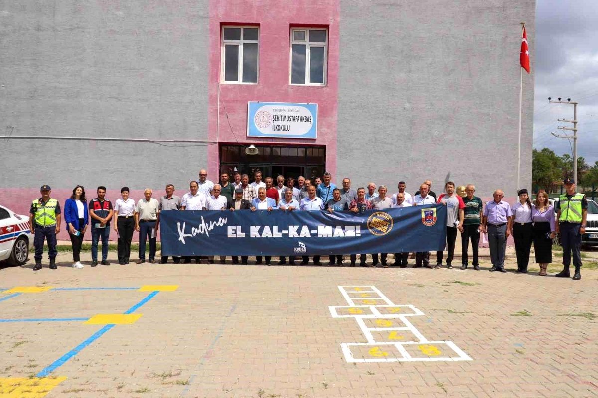 Eskişehir\'de 50 mahalle muhtarına kadına yönelik şiddetle mücadele bilgilendirmesi yapıldı
