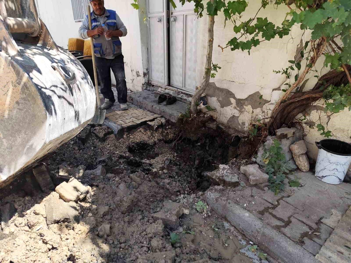 Adıyaman\'da patlayan lağım borusu düzeltildi