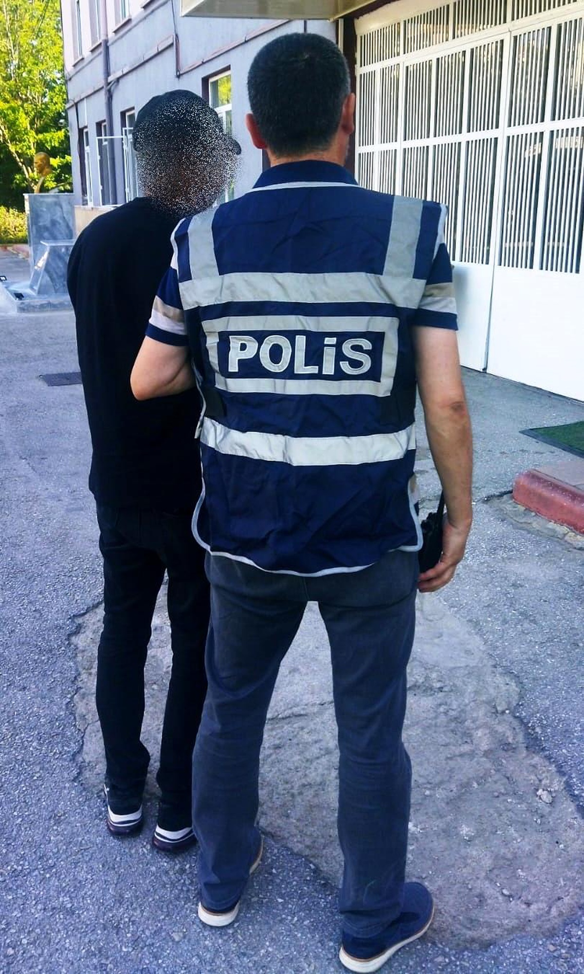 Afyonkarahisar\'da 14 farklı dosyadan aranan şahıs yakalandı