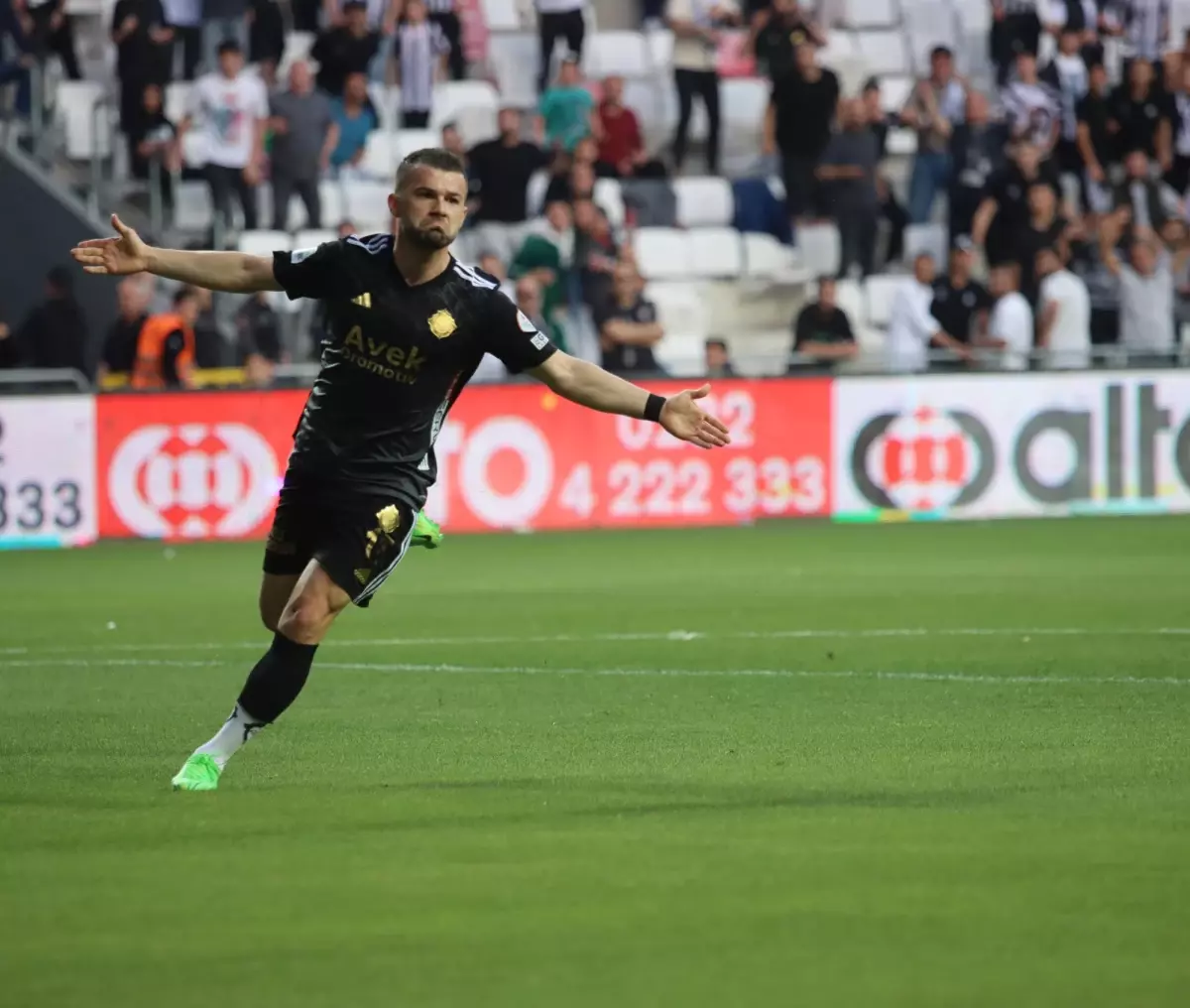 Altay\'da Salih Sarıkaya Erzurumspor FK ile anlaştı