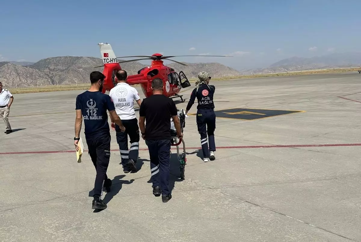 Şırnak\'ta Uykusundan Uyanmayan 3 Yaşındaki Çocuk Ambulans Helikopterle Elazığ\'a Sevk Edildi