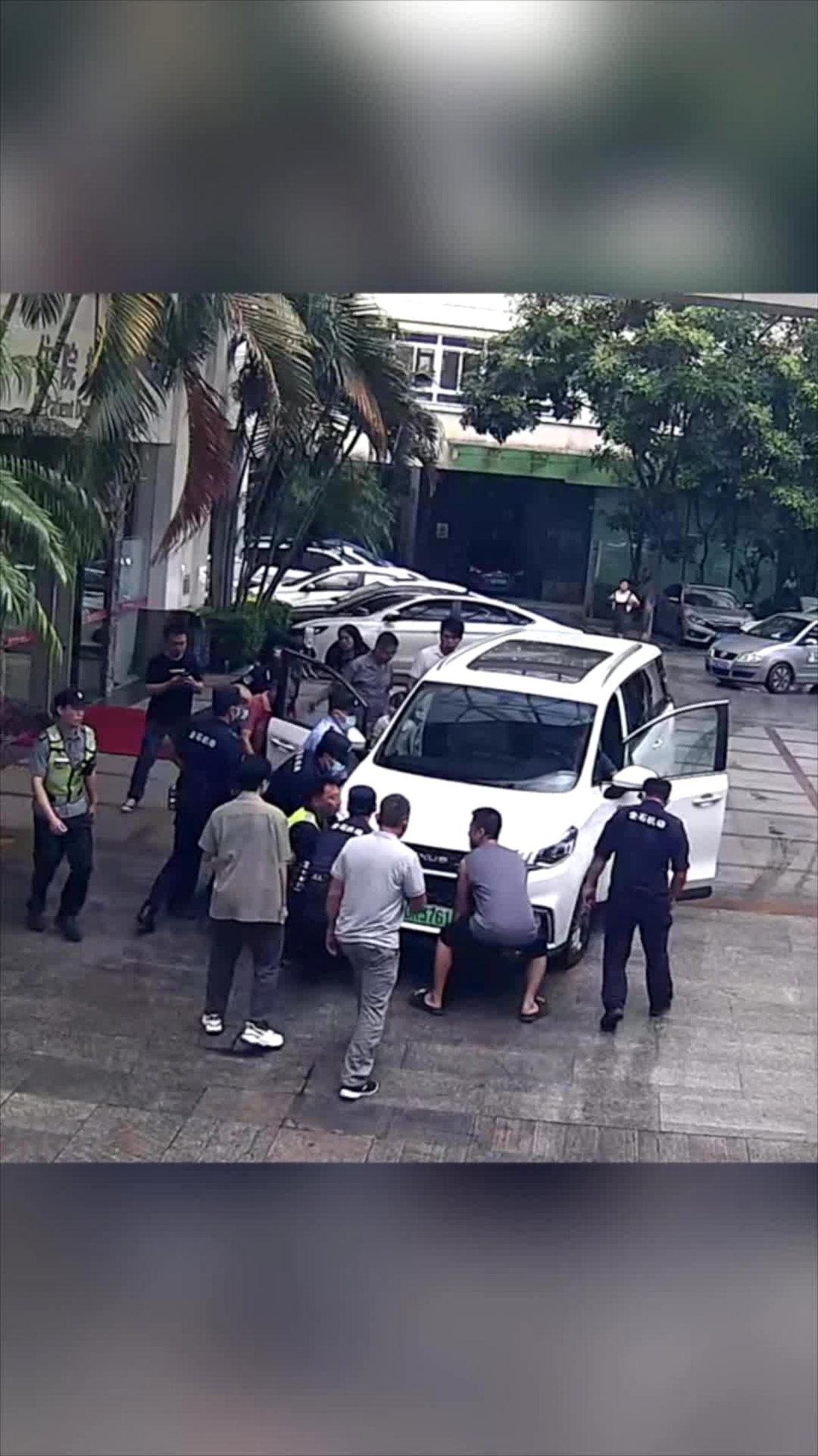 Çocuğu altına alan araç sürücüsünün güvenlik kamerası görüntüleri ortaya çıktı
