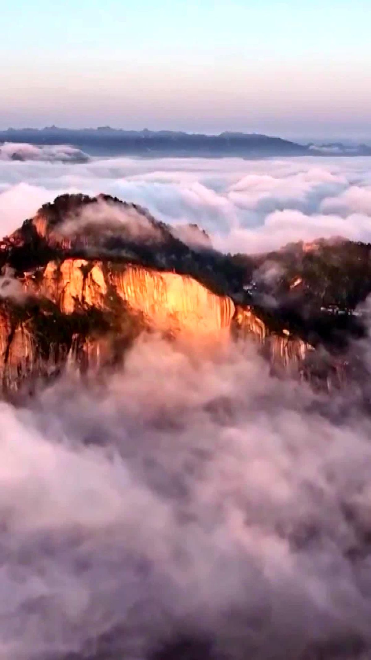 Çin\'in Huashan Dağı\'nda muhteşem gün doğumu manzaraları