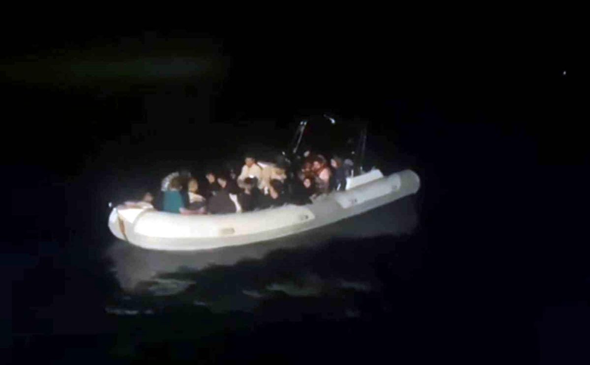 Muğla\'da 12 çocuk ve 20 düzensiz göçmen kurtarıldı