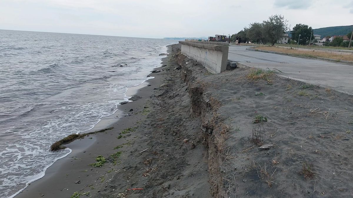 Samsun\'da Kıyı Erozyonu Plajları Tehdit Ediyor