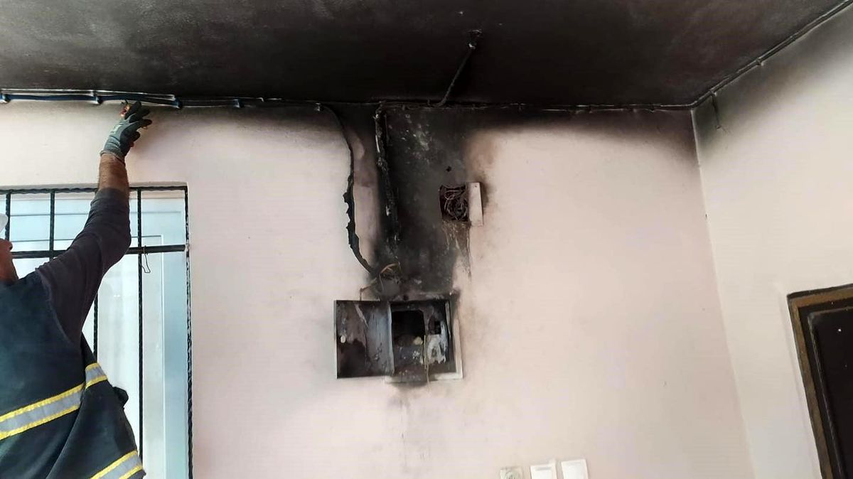 Hatay\'da evin elektrik panosunda yangın çıktı