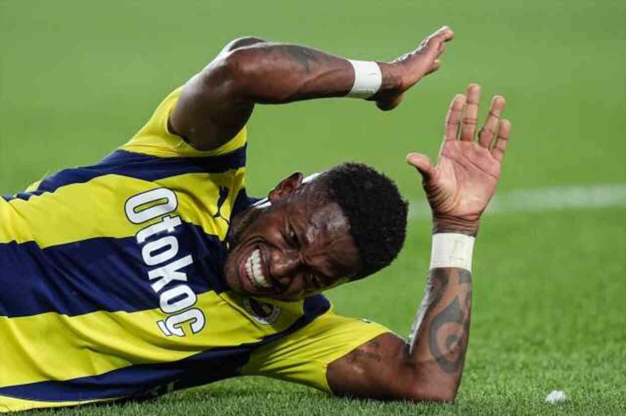 Fenerbahçe'de sakatlık şoku! Fred oyuna devam edemedi