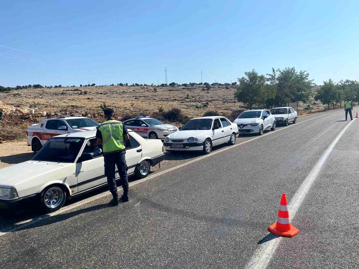 Gaziantep\'te Emniyet Kemeri Denetiminde 20 Sürücüye 13 Bin 800 TL Cezai İşlem Uygulandı