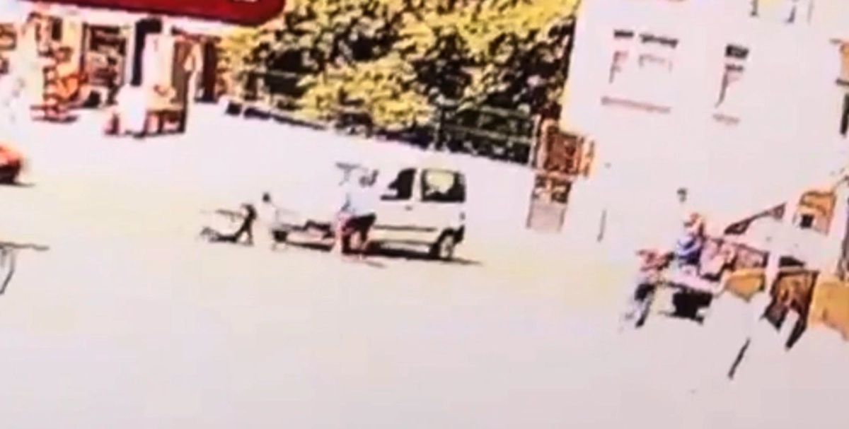Çorlu\'da Hafif Ticari Araç Yaya Grubuna Çarptı: 3 Yaralı