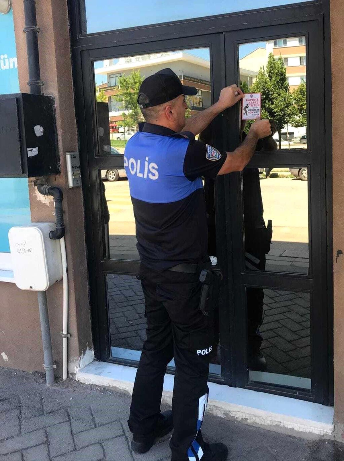 Eskişehir\'de Polis Ekipleri Vatandaşları Bilinçlendiriyor
