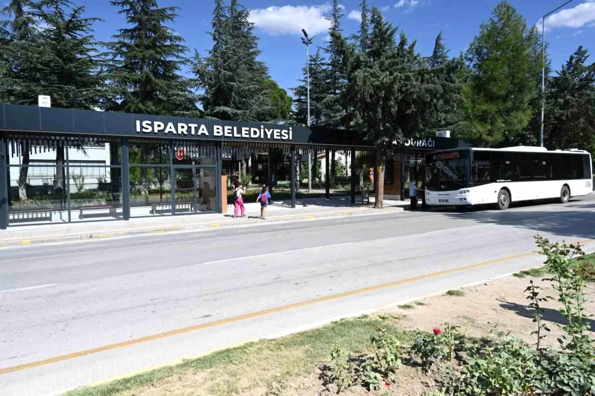 Isparta Belediyesi Eski Otogar Altındaki Otobüs Durağını Yeniledi