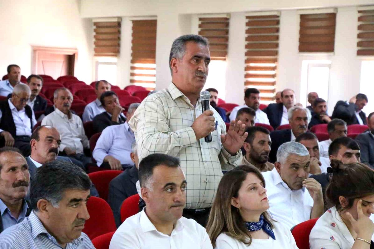Van\'ın Erciş Kaymakamı Muhtarların Sorun ve Taleplerini Dinledi