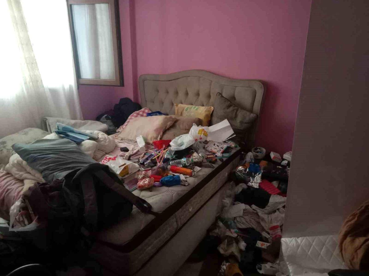 Esenyurt\'ta Şok Edici Çöp Evi
