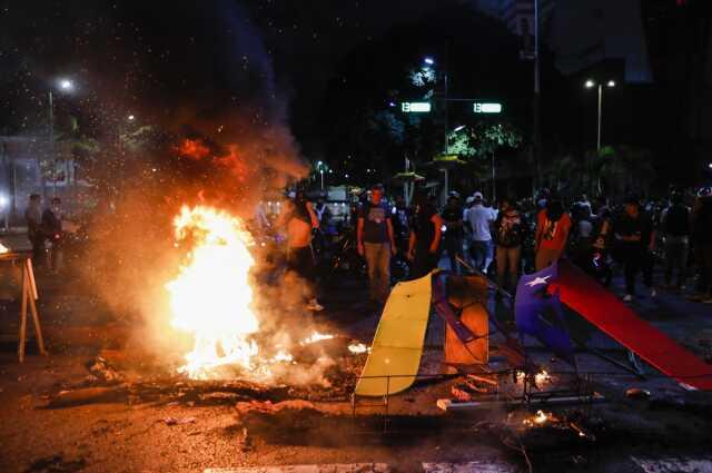 Maduro'nun yeniden kazandığı seçim sonuçları Venezuela'yı yangın yerine çevirdi