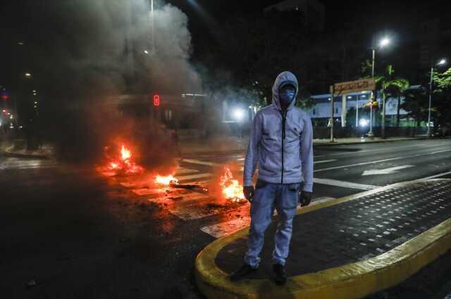 Maduro'nun yeniden kazandığı seçim sonuçları Venezuela'yı yangın yerine çevirdi