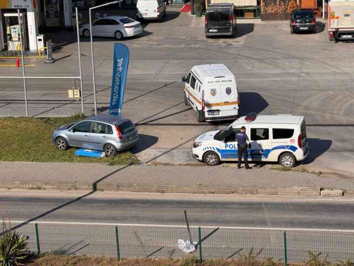Önce fenalaştı sonra kaza yaptı! Direksiyon başında kalp krizi geçiren aile hekimi can verdi Önce fenalaştı sonra kaza yaptı! Direksiyon başında kalp krizi geçiren aile hekimi can verdi