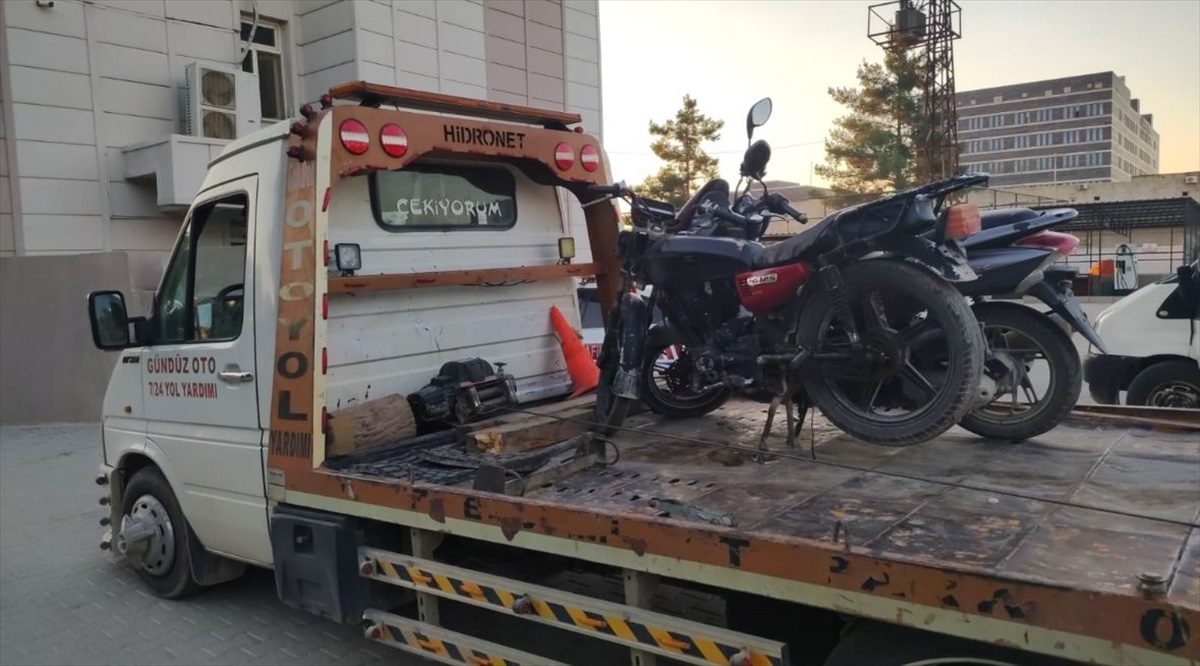 Şanlıurfa\'da Çalıntı Motosikletle Gezen 3 Zanlı Yakalandı