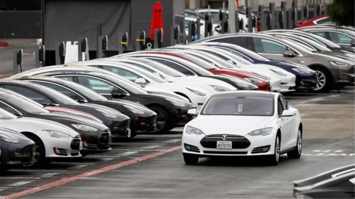 Tesla, ABD\'deki 1,8 milyon aracını geri çağırıyor