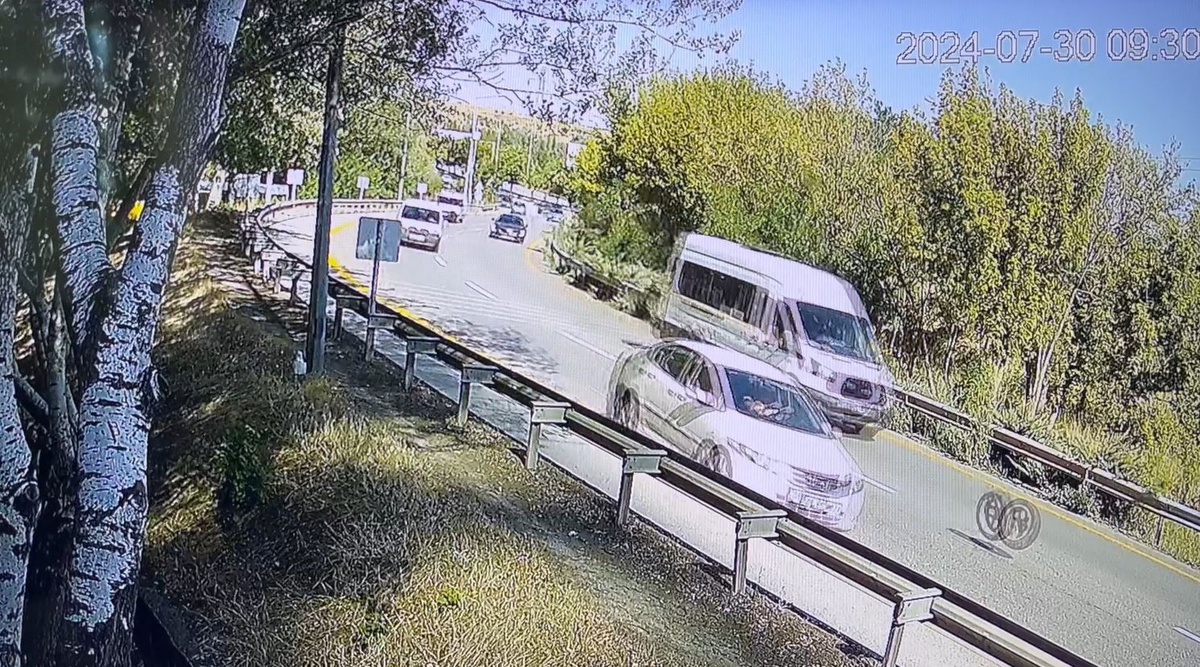 Çankaya\'da otomobilin tekeri yerinden çıktı