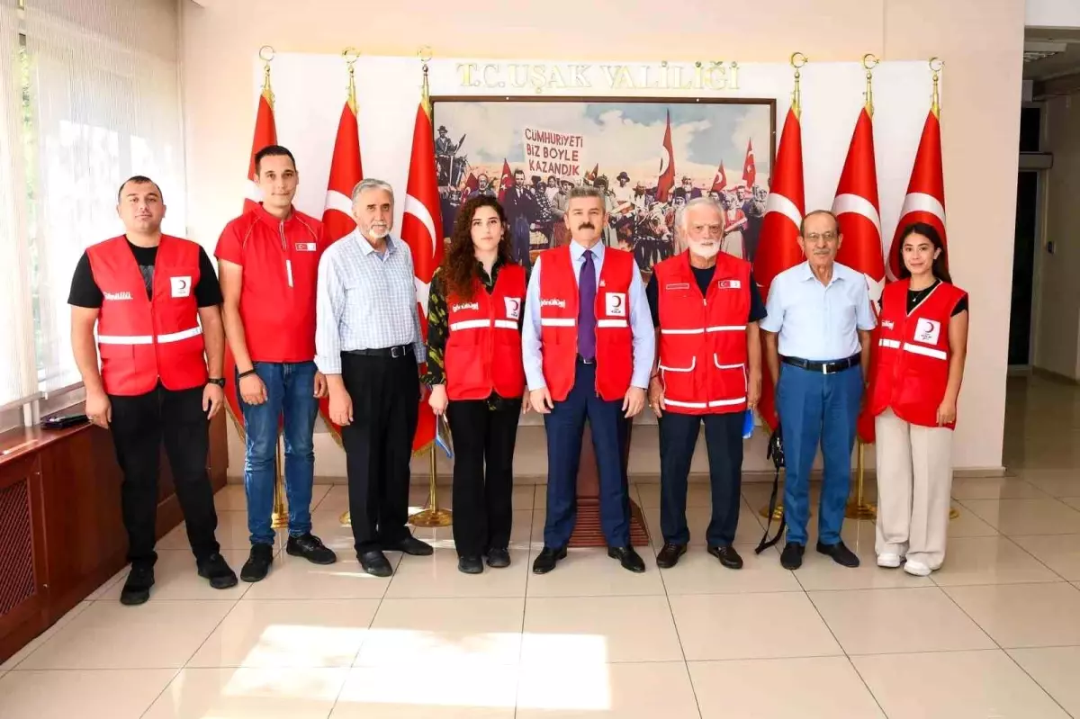 Uşak Valisi Türk Kızılay Heyetini Kabul Etti