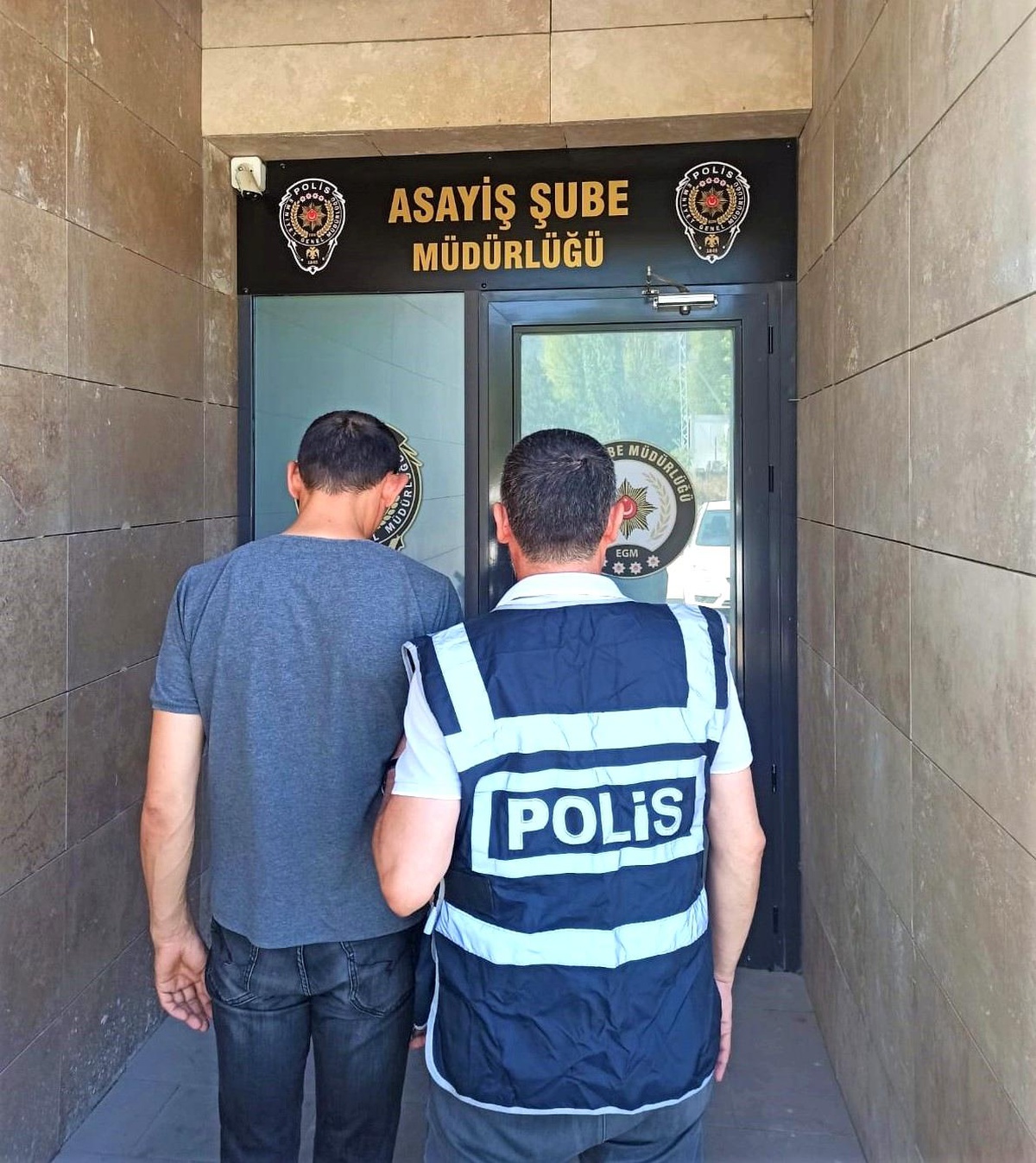 Afyonkarahisar\'da 19 Suç Kaydı Bulunan Şahıs Yakalandı